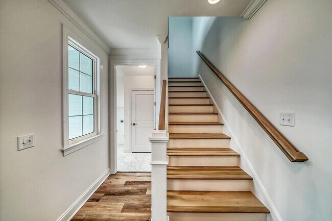 Building Photo - 22 Roundwood Dr