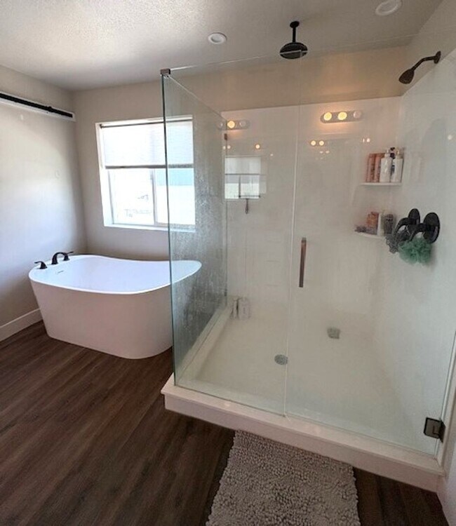 Building Photo - 4 Bedroom / 3 Bath Home in Eagle Mountain!
