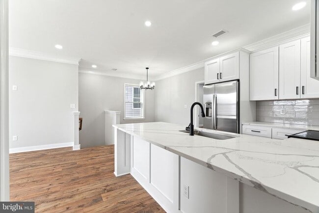 Building Photo - 48 Evergreen Ln