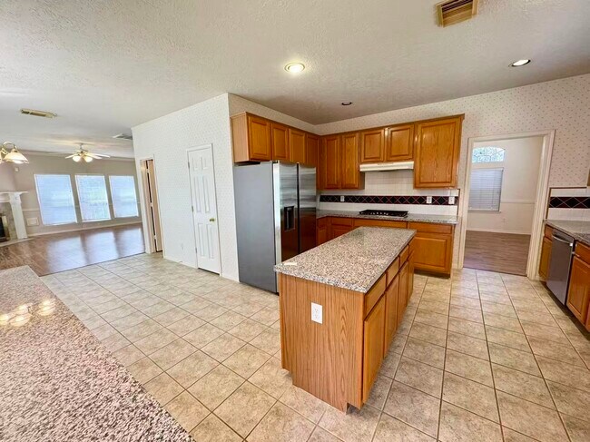 Building Photo - 2439 Shelby Park Dr