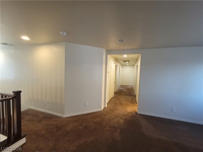 Building Photo - 2409 W Gilmore Ave