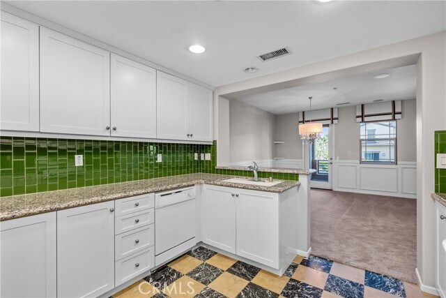 Building Photo - 12377 Hollyhock Dr