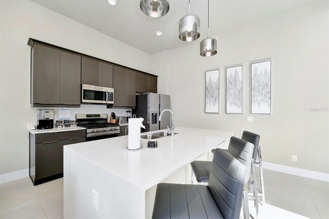 Building Photo - 7740 Sandy Ridge Dr