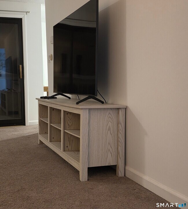 Building Photo - 7 Padanaram Rd