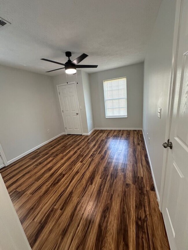 Building Photo - Charming Home in a Great Neighborhood