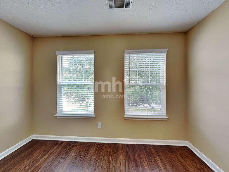 Building Photo - 226 Vintage Cir