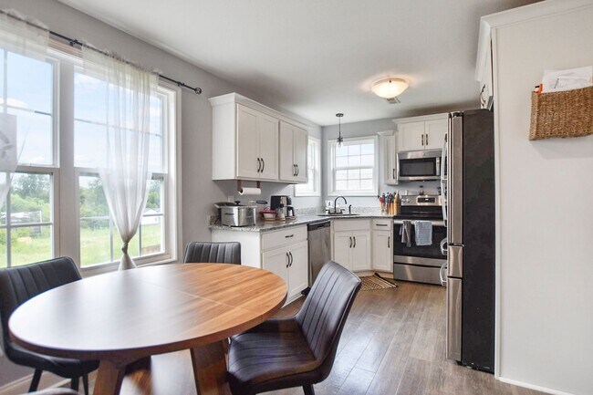 Building Photo - Pet Friendly Four Bedroom with Basement!