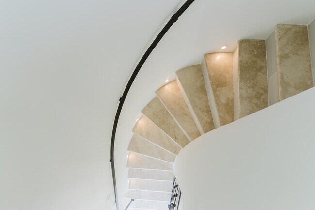 Building Photo - 247 S Ocean Blvd