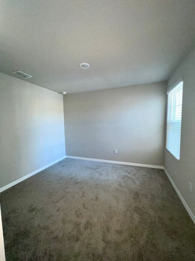 Building Photo - Gorgeous Brand New 3/2.5 Townhome