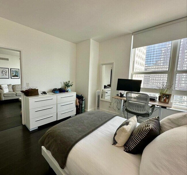 Building Photo - 950 Brickell Bay Dr