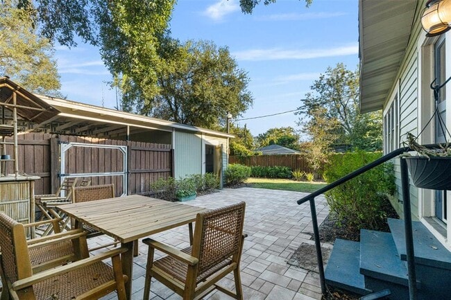 Building Photo - 5709 N Suwanee Ave