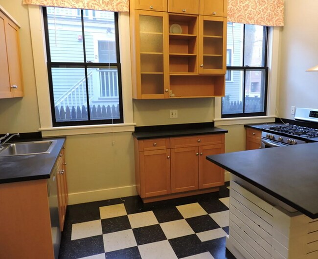 Building Photo - 3.0 bedroom in Cambridge Massachusetts 02138
