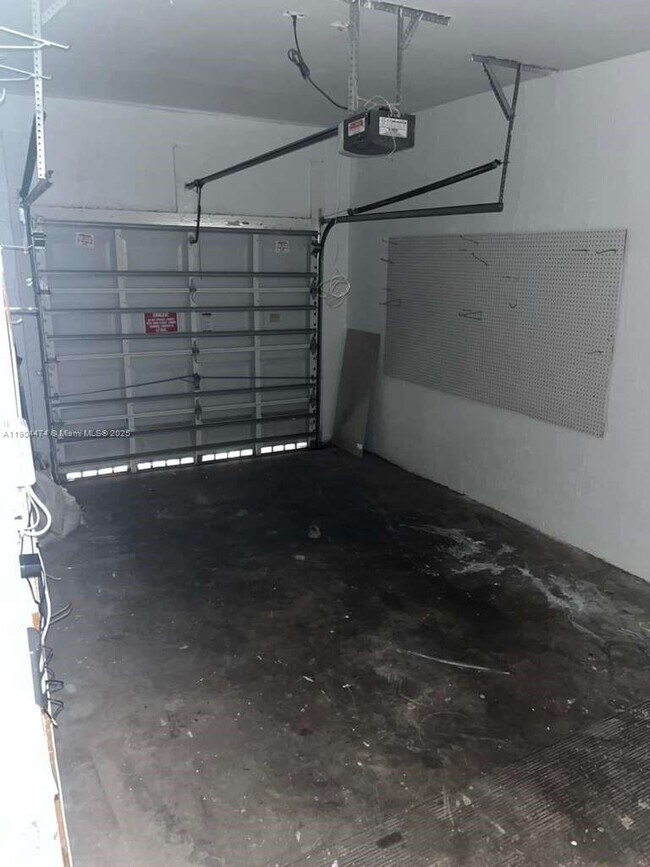 Building Photo - 5067 SE Mariner Garden Cir