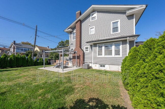 Building Photo - 1100 Langford St