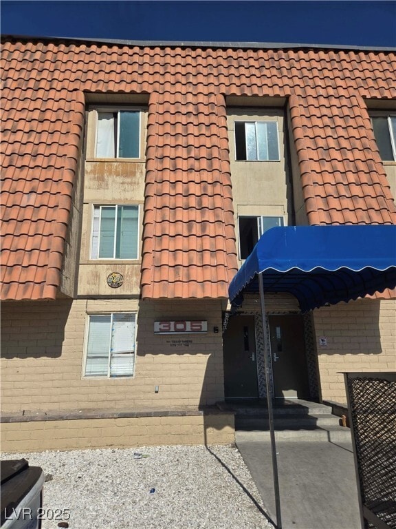 Building Photo - 305 N 10th St