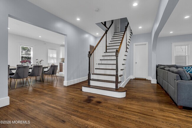 Building Photo - 309 Cedar Ave
