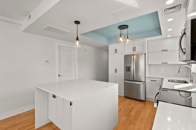 Building Photo - 42 Dennis St