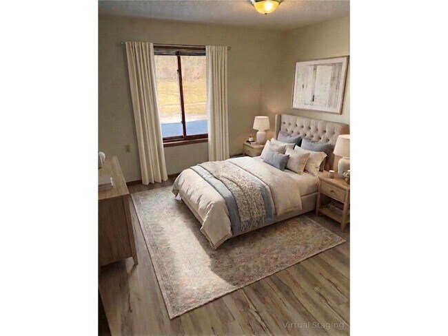 Building Photo - 609 Main St S