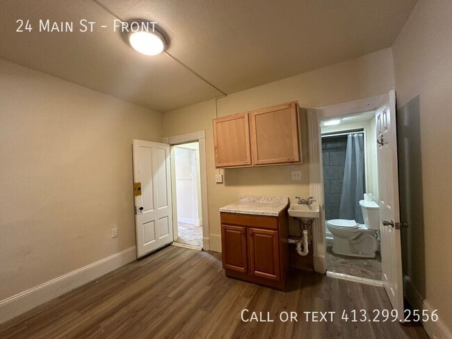 Building Photo - Charming 2 Bedroom, 2 Bathroom Apartment i...