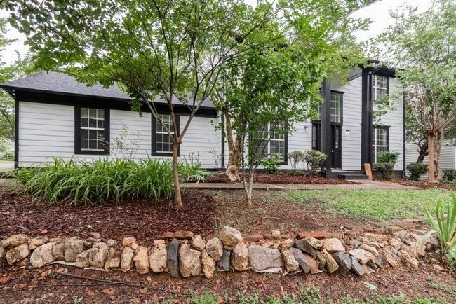 Building Photo - 8413 Woodford Bridge Dr