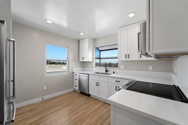 Building Photo - RECENTLY REDUCED! Beautifully Remodeled 3-...