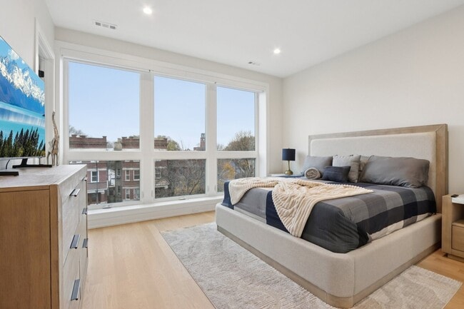 Building Photo - 4119 N Ashland Ave