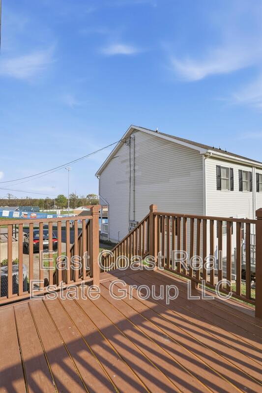 Building Photo - 257 School House Dr