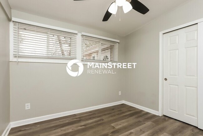 Building Photo - 3 Bedroom Pet-Friendly Home in FLORISSANT,...