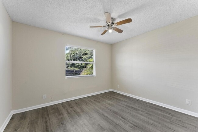 Building Photo - 1340 W 35th St