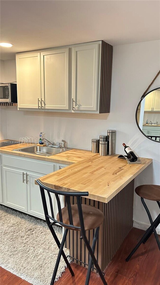 Building Photo - 825 Brickell Bay Dr