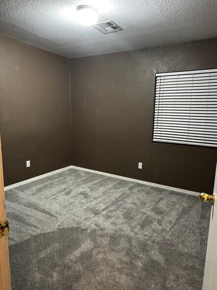 Building Photo - 10441 W Palm Ln