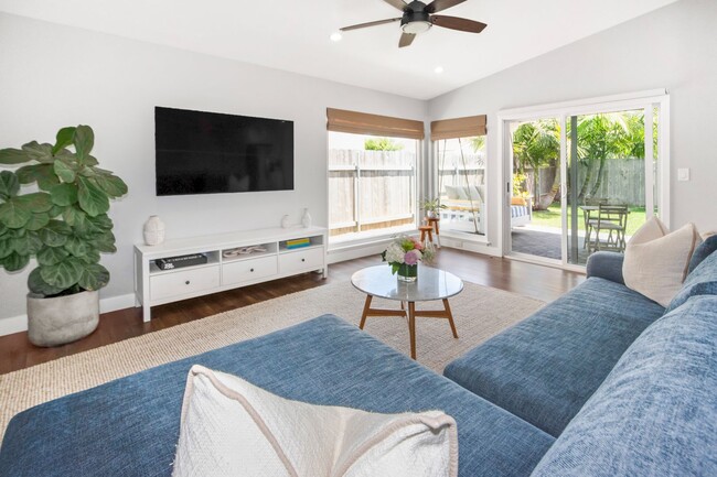 Building Photo - Long Term Unfurnished Rental available a f...