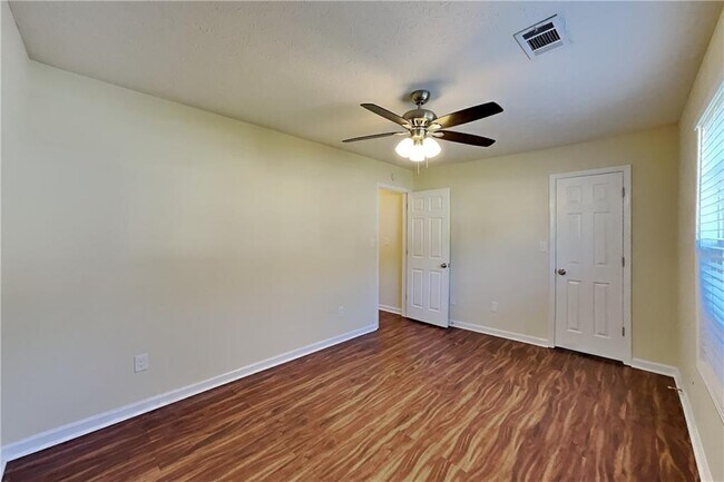 Building Photo - 208 Shenandoah Ct