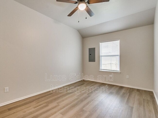 Building Photo - 10601 Lawson Ln