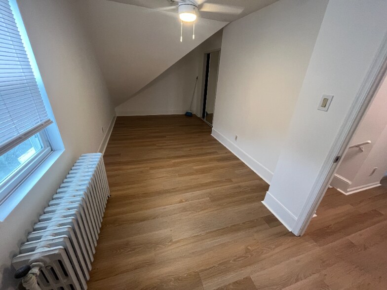 Building Photo - 305 W Clayton Ave