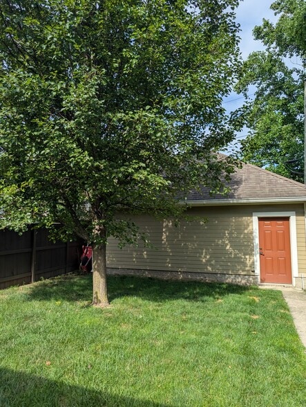 Primary Photo - 5105 E North St