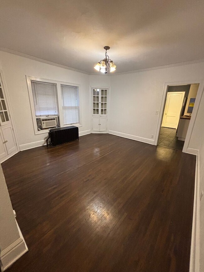 Building Photo - 1067-1069 Saint Clair Avenue