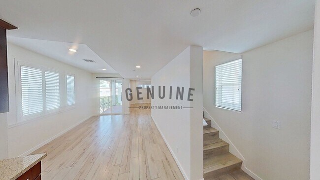 Building Photo - 3Bd 2.5Ba Tri-Level Home w/Rooftop Deck