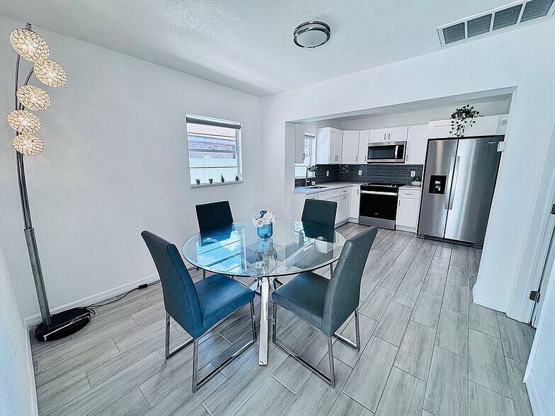 Building Photo - 1814 E Emma St