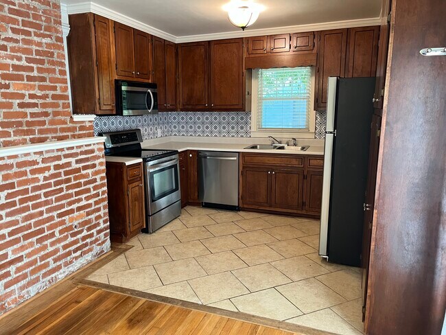 Building Photo - 2733 Thornton Cir SW