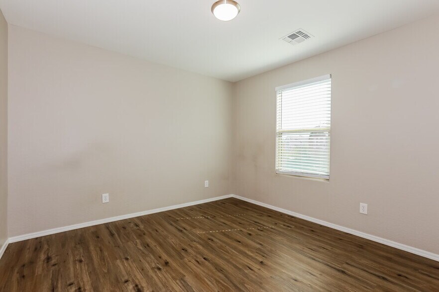 Building Photo - 21004 E Cherrywood Dr