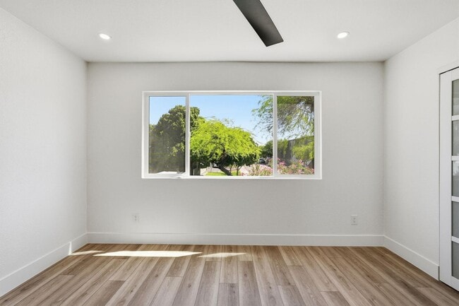 Building Photo - 122 S Hardy Dr