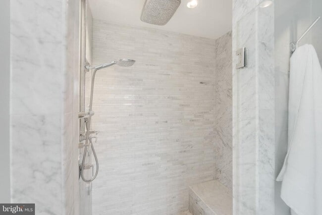 Building Photo - 9884 River Chase Way