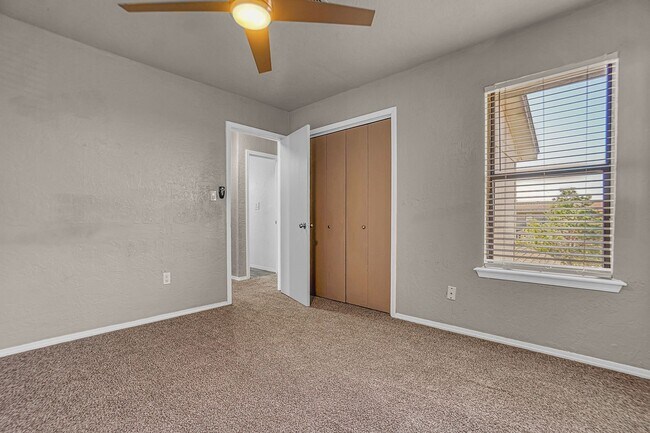 Building Photo - 4028 NW Ozmun Ave