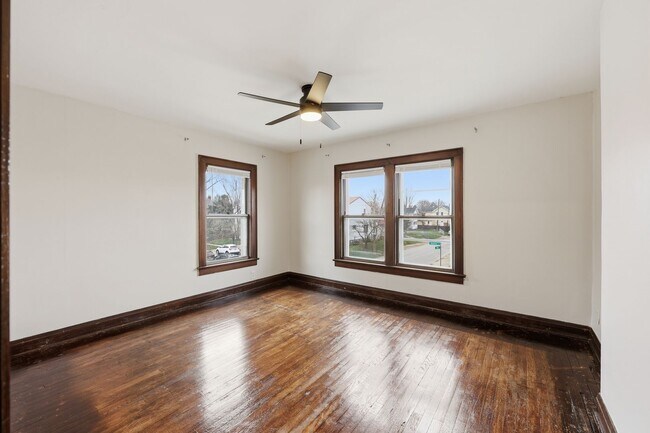 Building Photo - E Markison Ave