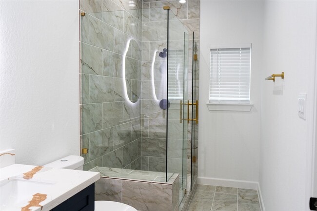 Building Photo - 5018 Dieppe St