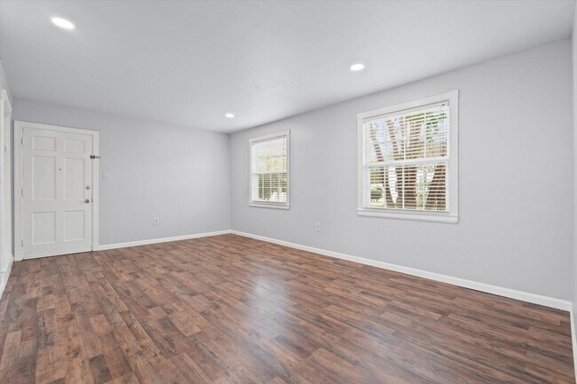Building Photo - SUMMERVILLE CONDO