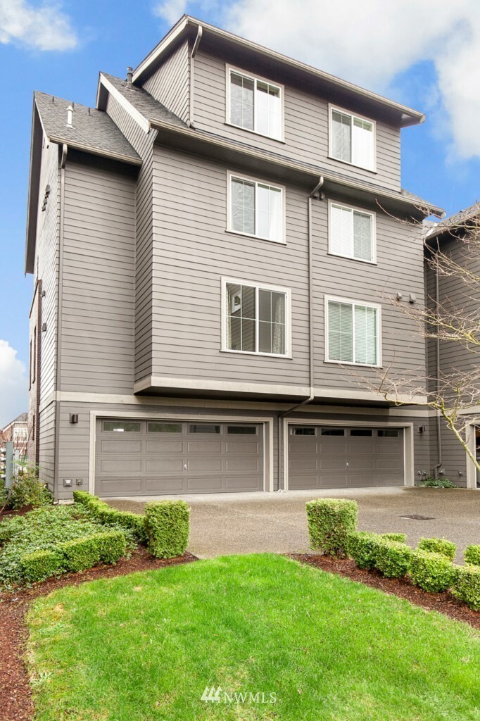 Back - 964 4th Ave NE