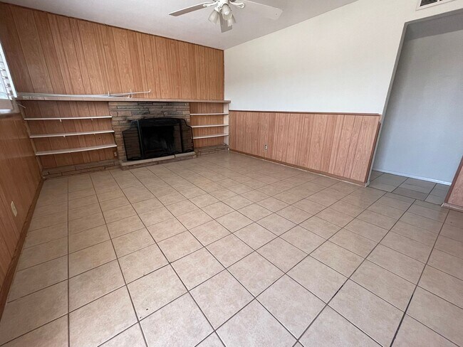 Building Photo - 4931 Maxwell Ave