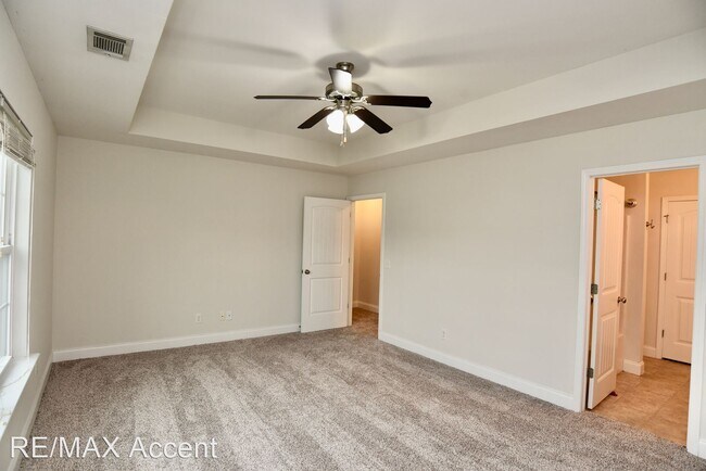 Building Photo - 3 br, 2.5 bath House - 325 Canyon Oak Loop